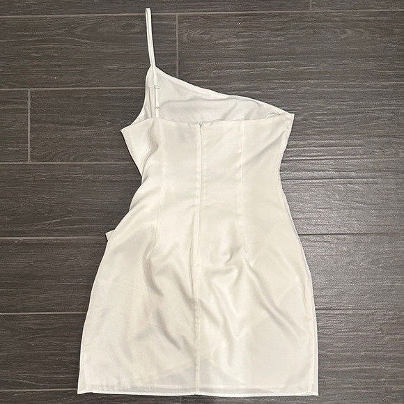 Lulu’s White Silk One Shoulder Spaghetti Strap Tie Front Dress Size M - Picture 4 of 4